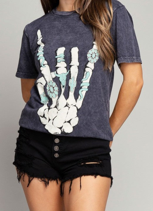 SKELETON ROCK HAND SIGN TEE (S-XL)